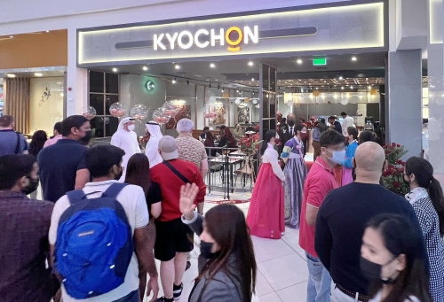 중동에도 K-치킨 바람…교촌치킨, 두바이 1호점 오픈