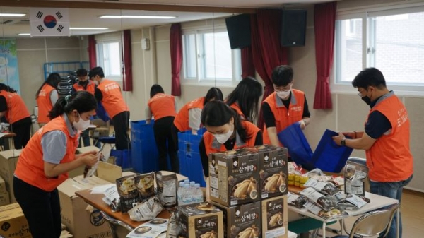 코레일유통 서울본부, 초복 맞아 서울역 인근 소외계층 어르신들께 삼계탕 봉사활동