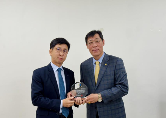 한국교통안전공단 부산본부, 퍼스트 로지스틱스(주)에 감사패 전달