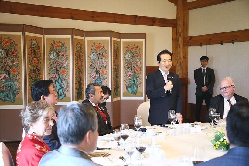 정세균 의장, 미의회 한국연구모임 소속 의원단 초청해 환영 오찬