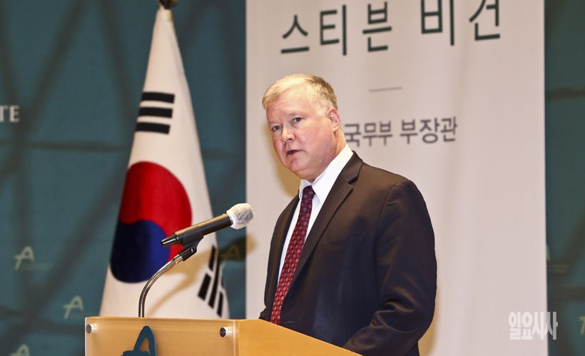 [포토] 공개강연하는 스티븐 비건