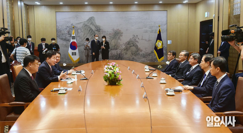 [포토] 김진표 의장, 정기국회 개회식 전 사전환담회