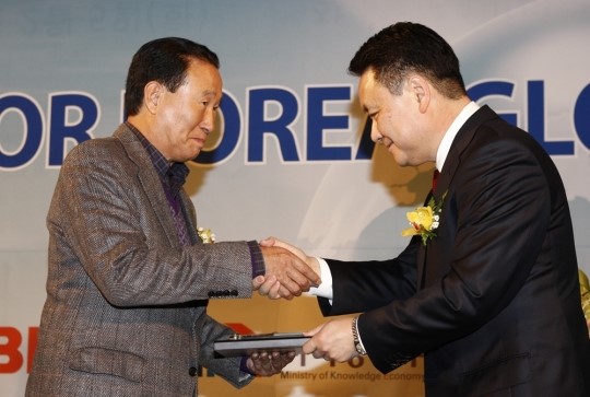 케이엠씨, 대한민국 글로벌리더