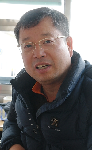 [인터뷰] 국내 첫 LPG·수소복합충전소 운영하는 김희섭 대표 수소충전소 건설로 수소차 보급에 일조