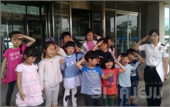제주서부경찰서, 어린이 초청 경찰서 견학 및 교통안전교육