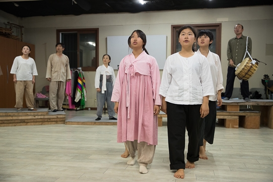 4·3시대 종달리 연극인들의 이야기 사월굿 그림자