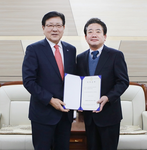 ㈜피엠씨프러덕션, 제주대 발전기금 5년째 전달