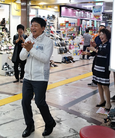도민속으로 원희룡, 제주시 동문시장과 중앙지하상가 방문
