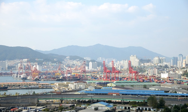 친환경 연료로 항만 미세먼지 잡는다