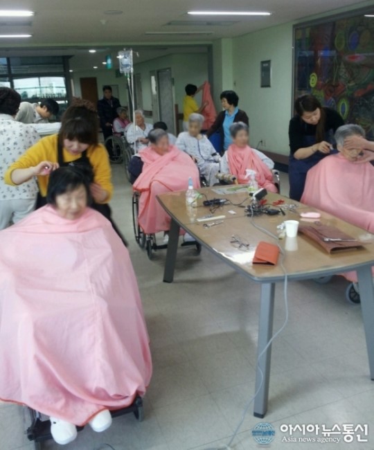 대구 오무선미용학원, 시지노인전문병원서 미용 봉사활동 펼쳐