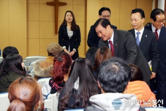 강창희 의장, 하늘꿈학교 학생들 격려