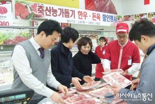 농협김해유통센터, 축산농가 도우려 ‘할인행사’ 열어