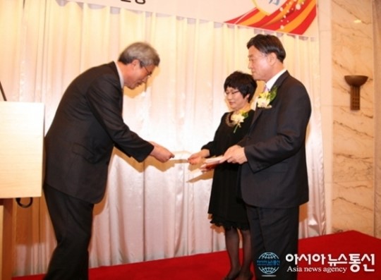 제주삼성여고 퇴임 교장.교감, 장학금 전달