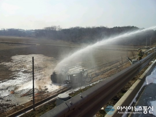 서해안고속도로 서평택 분기점 유조차 전복 화재