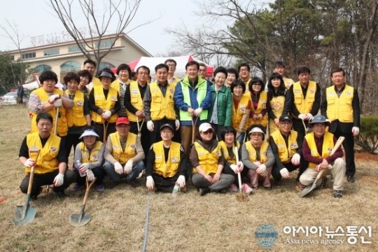 평택노인전문요양원, 식목일 행사 열어