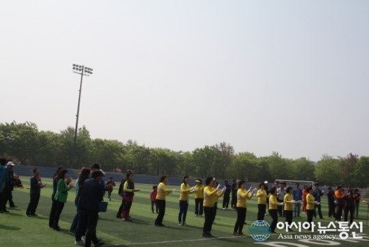 재인 장흥군민회 여성회원들, 율동 멋져요