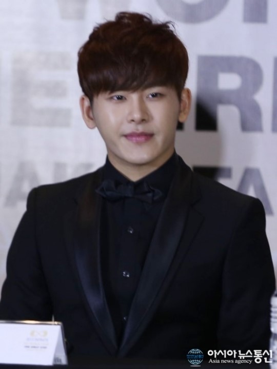 2013 인피니트 첫 월드투어 자카르타 기자회견 호야 반갑습니다~