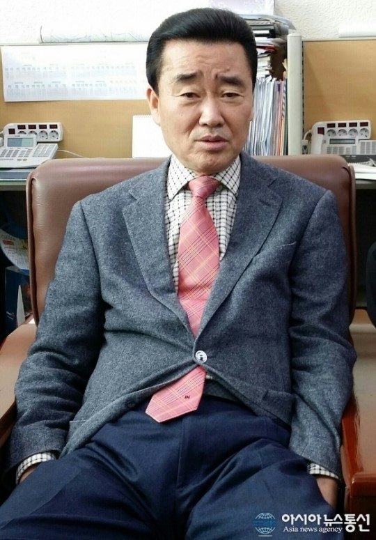 김맹곤 김해시장...”기자간담회 갖고 5월초까지 시장직 수행 밝혀”