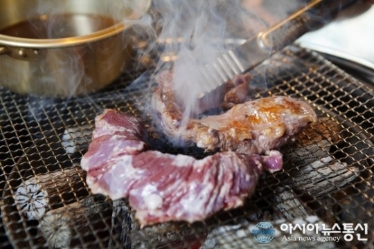 (한도니) 감칠맛 나는 참숯 생고기 구이