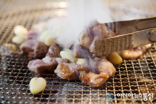 (한도니) 미각을 자극하는 참숯구이 생고기~