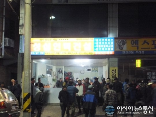 전주권역, 새벽공기를 가르는 인력시장 ”북적”