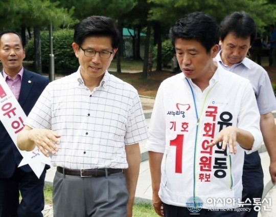 (포토)김문수 전 경기지사와 평택 선거구 도는 유의동 후보