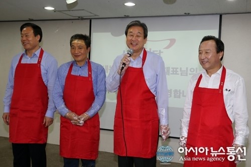 김무성 새누리당 대표, 인천사할린동포복지회관 방문해