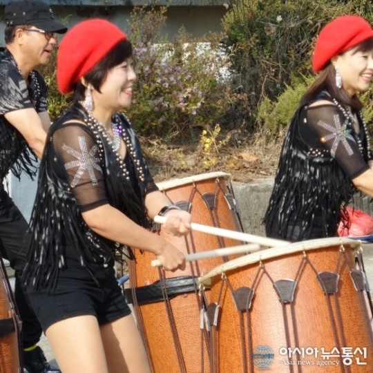 사랑의 김장으로 겨울을 녹인다.