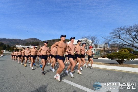 해군 해난구조대, 겨울 바다서 구조작전태세 담금질