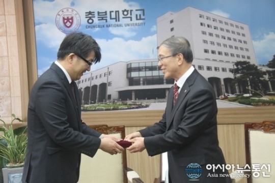충북대, 신임교원 연구실 열쇠(KEY) 전달식 가져
