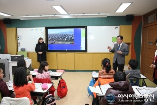 민병희 강원도교육감 올해 개교한 춘천 장학초등학교 방문