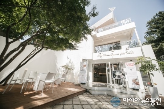 불황 속 작은사치, 디저트 카페 열풍…빌리엔젤 케이크 컴퍼니 인기