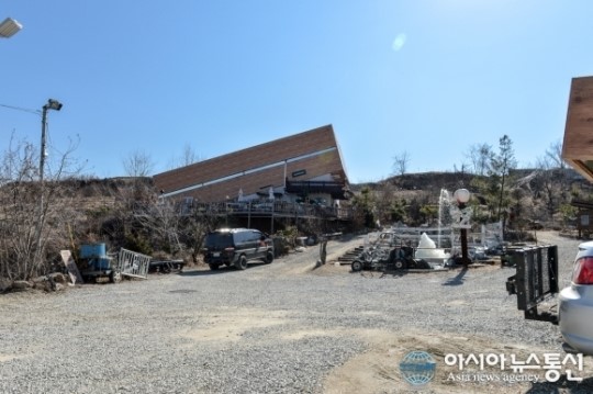 음성군, 자연 속 품에 안긴 미술가 신종덕씨의 ‘궤짝’ 사랑
