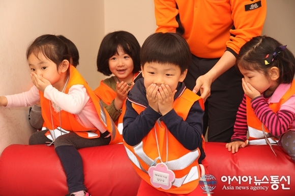 소방안전교육 받는 동교어린이집