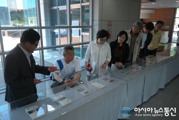 강원도의회 사회문화위원회 인제군 한국시집박물관·여초서예관을 방문 해