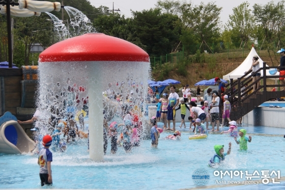 안산의 여름은 어린이와 어른들의 천국