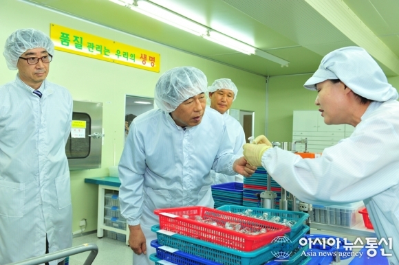 최영조 경산시장, 콘택트렌즈 제조업체인 ㈜미광콘택트렌즈 방문