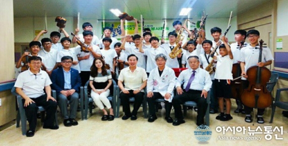 상주시 함창중, 힐링 오케스트라 사회복지시설 찾아 재능 기부