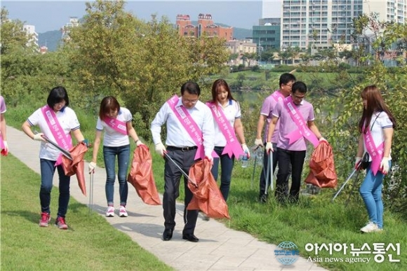 SM(주)우방 임직원, 진주지역 환경정화활동 나서