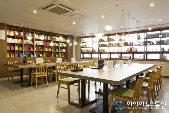 (인터뷰)커피랑도서관 장덕성 대표