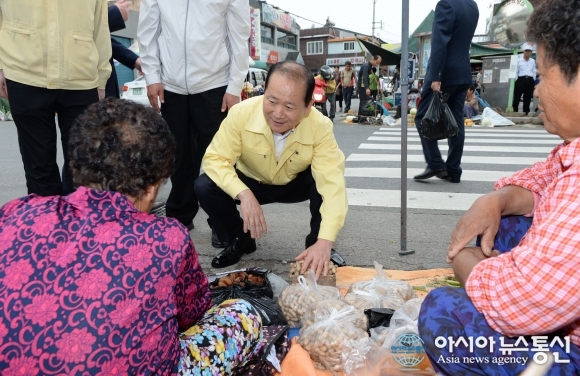 김충식 창녕군수, 추석 맞이 전통시장 현장방문