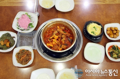 공항과 가까운 제주도맛집 ‘양푼왕갈비’ 매콤한 맛으로 인기