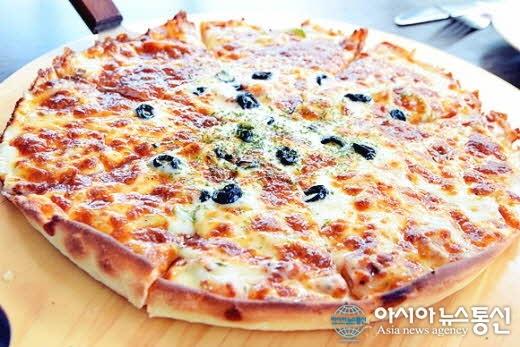 해녀가 잡은 문어로 만든 특별한 피자 먹을 수 있는 산방산 맛집 ‘모앤힐카페’