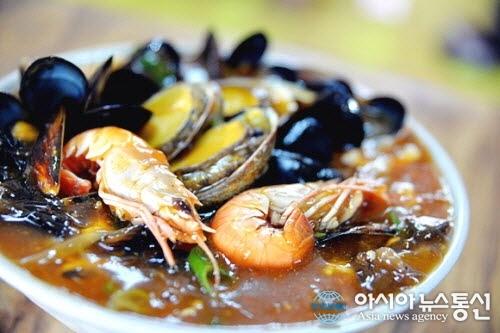 구수한 누룽지에 7가지 해산물의 만남 서귀포 모슬포 맛집 ‘신선식당’ 해물누룽지탕