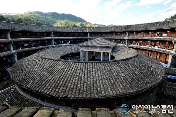 700명이 함께 사는 집 토루