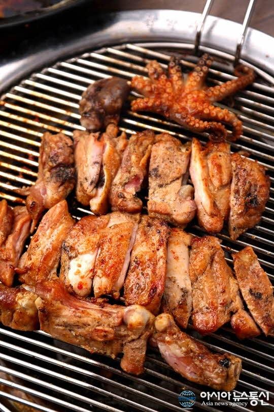 비가오고 눈이와도 줄서서 먹는다! 춘천맛집 ‘장만덕숯불구이’ 줄서먹는쭈닭으로 인기폭발!