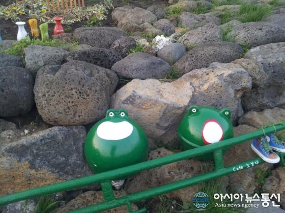 [우도기행(4)] 문화공간 - ‘카페 노닐다’의 정원, 개구리 합창단