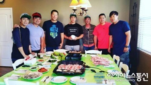 이대호-추신수, 류현진과 삼겹살 파티 행복한 한 때 훈훈