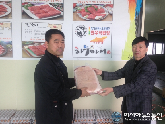 밀양 장터축산물, 사랑의 돼지고기 기탁