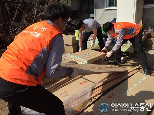(주)에넥스 누리애 봉사단, 영동 저소득가정에 가구 기증